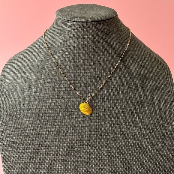 Jewelry - Yellow Shell Faux Gold Necklace